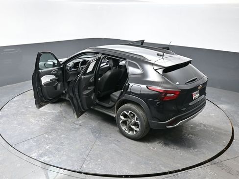 Used 2025 Chevrolet Trax LT image 58