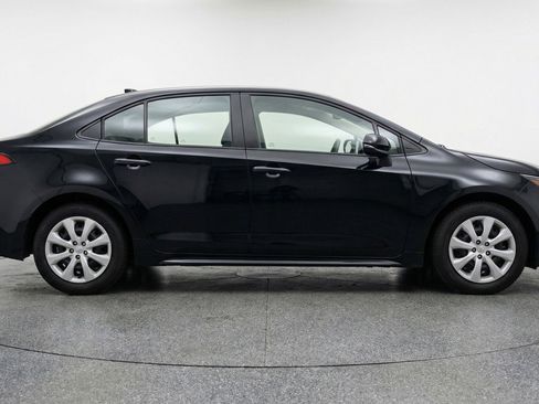 Used 2025 Toyota Corolla LE image 11