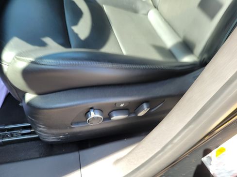 Used 2019 Cadillac XT4 Premium Luxury AWD/4WD image 17