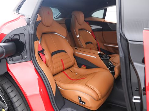 Certified 2026 Ferrari Purosangue AWD/4WD image 26