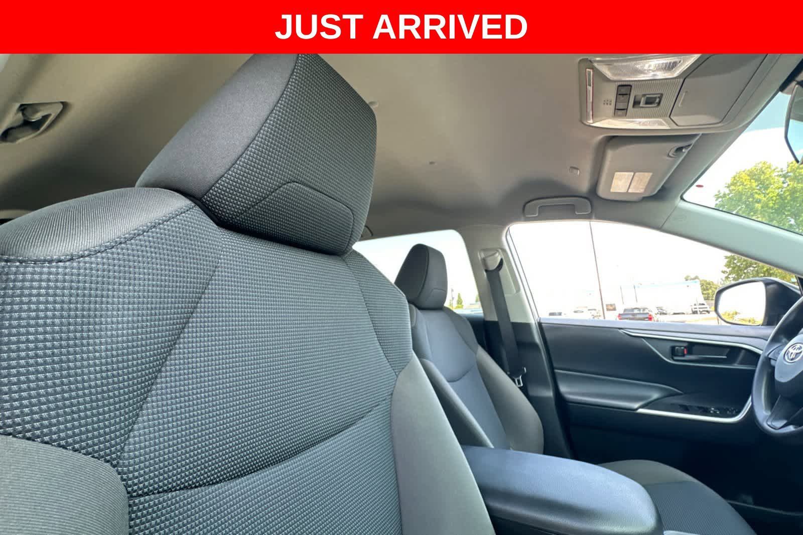 Used 2023 Toyota RAV4 LE AWD/4WD image 18