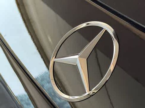 Used 2025 Mercedes-Benz GLC 300 4MATIC image 8