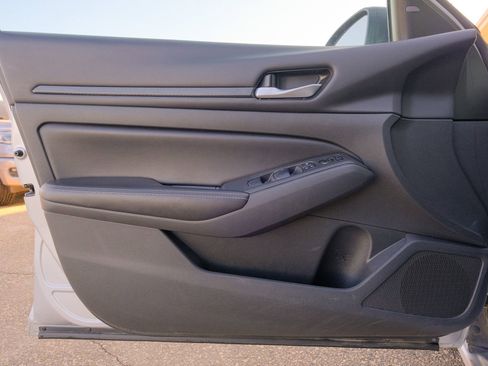 Used 2024 Nissan Altima 2.5 SV image 26