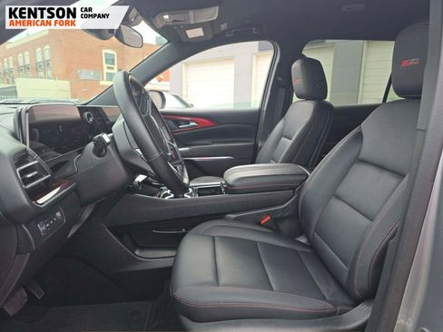 Used 2025 Chevrolet Traverse Z71 image 5