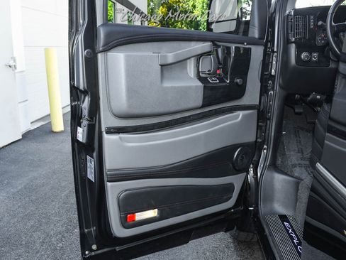 Used 2021 GMC Savana 2500 image 29