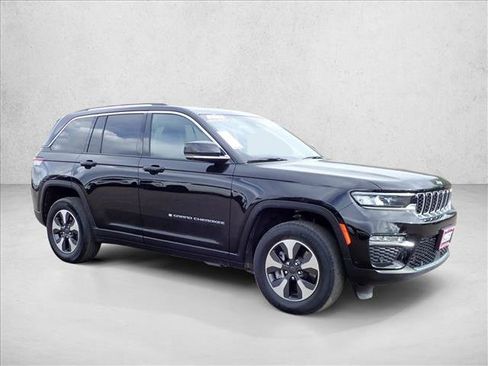 Used 2023 Jeep Grand Cherokee 4WD 4xe w/ Luxury Tech Group II image 6