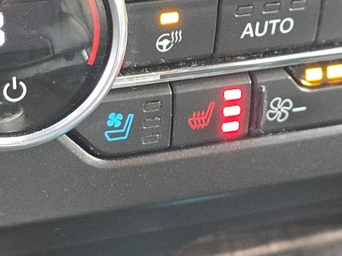 Used 2019 Ford Expedition Max Limited image 4