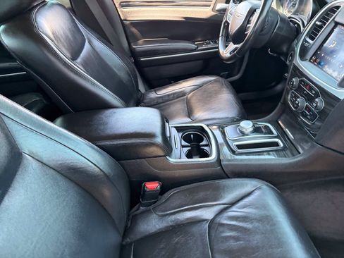 Used 2018 Chrysler 300 Touring L RWD image 11
