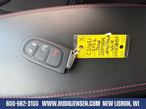 Used 2022 Jeep Cherokee Trailhawk AWD/4WD image 28
