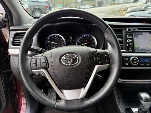 Used 2016 Toyota Highlander Limited w/ Four Season Floor Mat Package image 26