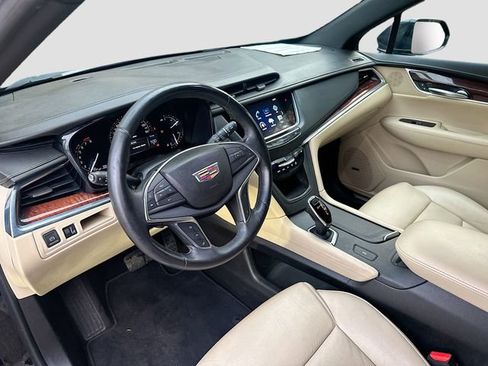 Used 2018 Cadillac XT5 Luxury w/ Driver Awareness Package image 10