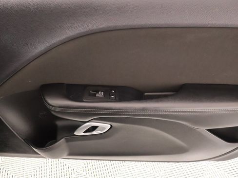 Used 2017 Dodge Challenger SXT image 13