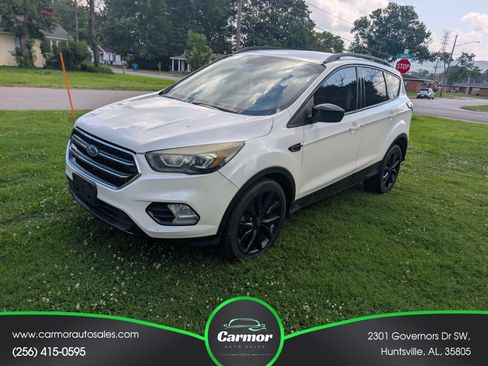 Used 2017 Ford Escape SE w/ Equipment Group 201A FWD image 1
