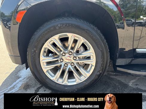 Used 2024 GMC Yukon XL SLT AWD/4WD image 18