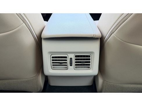 Used 2018 Toyota Camry XLE FWD image 21