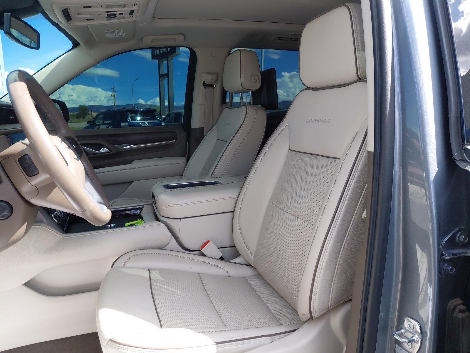Used 2021 GMC Yukon Denali AWD/4WD image 16
