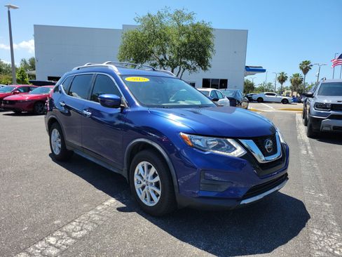 Used 2019 Nissan Rogue SV FWD image 2