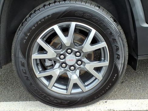 Certified 2023 GMC Acadia SLT image 9