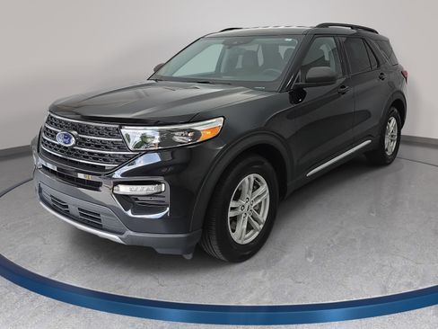 Used 2024 Ford Explorer XLT w/ Equipment Group 202A image 1