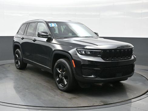 Used 2023 Jeep Grand Cherokee Altitude image 8