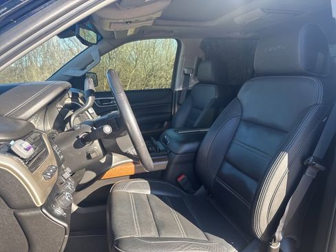 Used 2019 GMC Yukon XL Denali w/ Denali Ultimate Package image 5