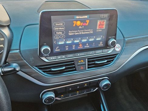 Used 2024 Nissan Altima 2.5 SV image 14