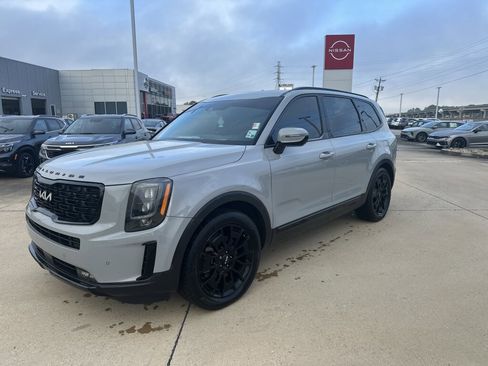 Used 2022 Kia Telluride SX w/ SX Prestige Package image 2
