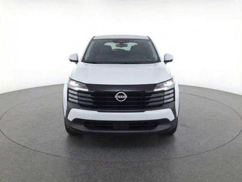 Used 2025 Nissan Kicks SV AWD/4WD image 2
