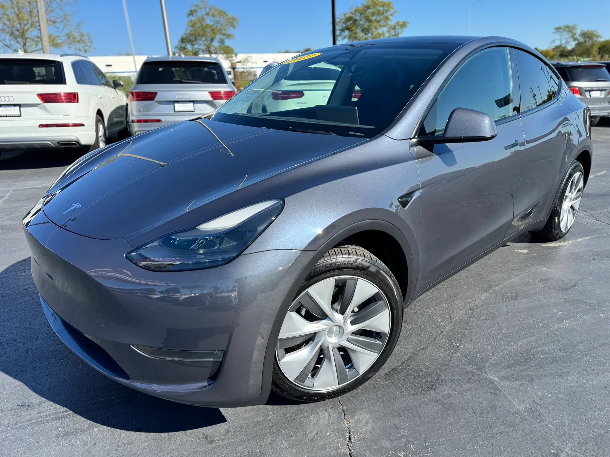 Used 2023 Tesla Model Y Long Range AWD/4WD image 1