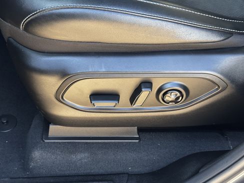 Used 2025 Jeep Grand Cherokee L Altitude RWD image 25