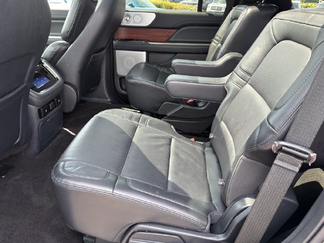 Used 2022 Lincoln Navigator Reserve AWD/4WD image 17
