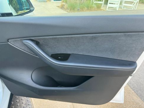Used 2024 Tesla Model Y Long Range RWD image 21