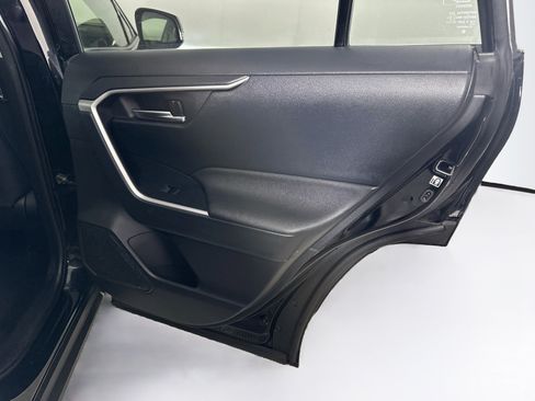 Used 2019 Toyota RAV4 XLE AWD/4WD image 32