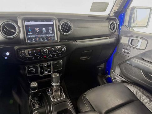 Used 2018 Jeep Wrangler Unlimited Sahara w/ Dual Top Group AWD/4WD image 22
