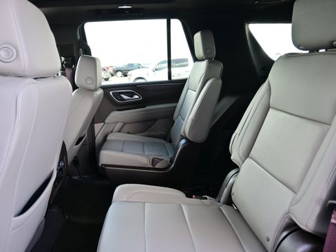 Used 2022 Chevrolet Tahoe Z71 w/ Luxury Package image 17