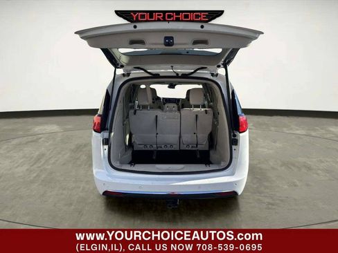 Used 2019 Chrysler Pacifica Touring-L Plus w/ Advanced Safetytec Group FWD image 5
