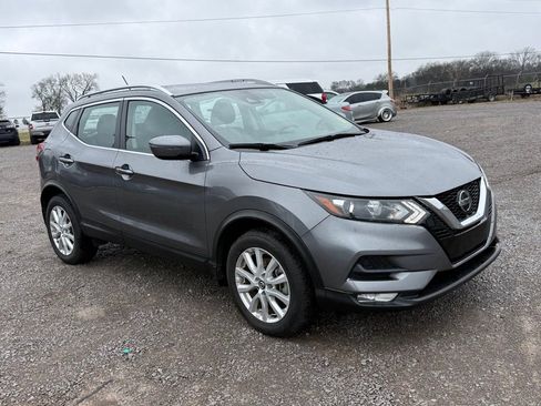 Used 2022 Nissan Rogue Sport SV image 2