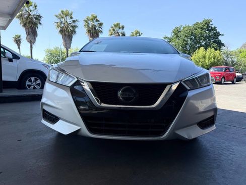 Used 2020 Nissan Versa SV image 4