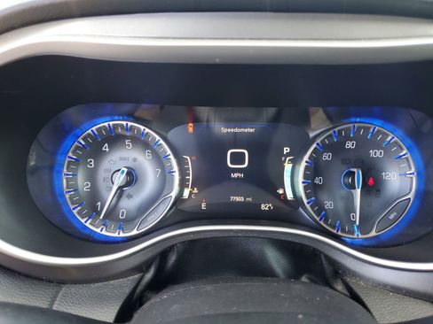 Used 2022 Chrysler Pacifica Touring-L image 19