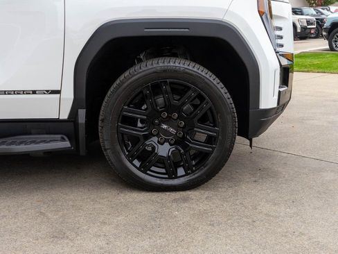 New 2026 GMC Sierra EV Elevation w/ LPO, Elevation Dark Package AWD/4WD image 33