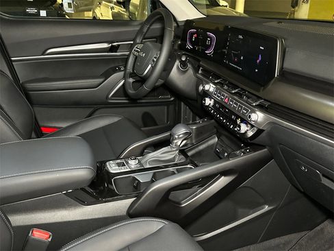 New 2025 Kia Telluride S image 13