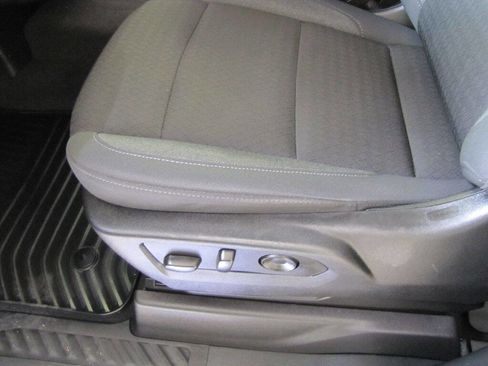 Used 2024 Chevrolet Silverado 2500 Custom w/ Custom Value Package image 16