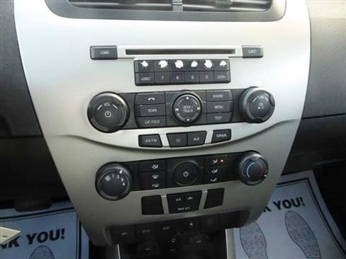 Used 2010 Ford Focus SE image 14