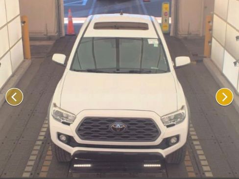 Used 2020 Toyota Tacoma TRD Off-Road w/ TRD Premium Off Road Package image 3