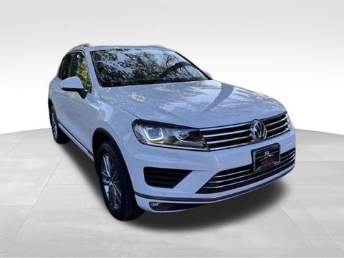 Used 2015 Volkswagen Touareg Sport AWD/4WD image 3