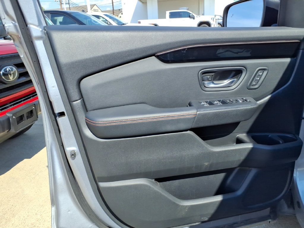 Used 2025 Honda Pilot TrailSport image 24