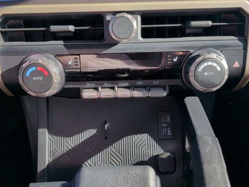 Certified 2025 Toyota Tacoma TRD Off-Road image 20