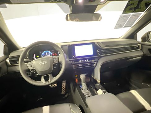 Used 2025 Toyota Camry SE FWD image 30