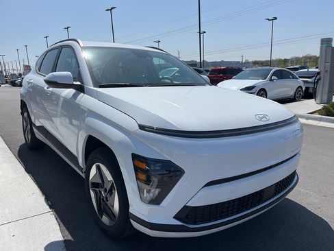 New 2025 Hyundai Kona SEL image 3