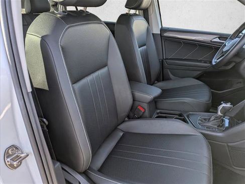Used 2024 Volkswagen Tiguan SE image 28